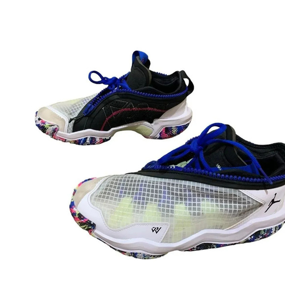 Athletic_Shoes